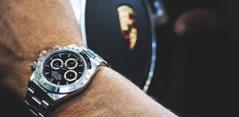 Rolex daytona dans porsche